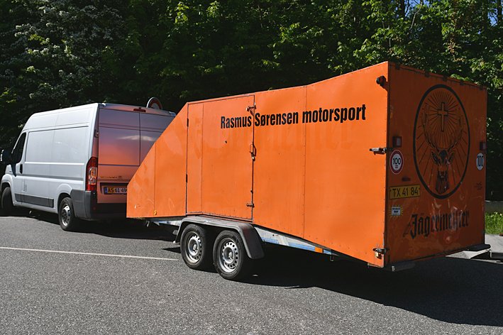 Kort efter starten på DM-rallyets første prøve havde Rasmus Sørensen Motorsport pakket sammen og holdt klar til hjemturen -
(Foto: MD/autoMOTIV - specialpress@gmail.com)